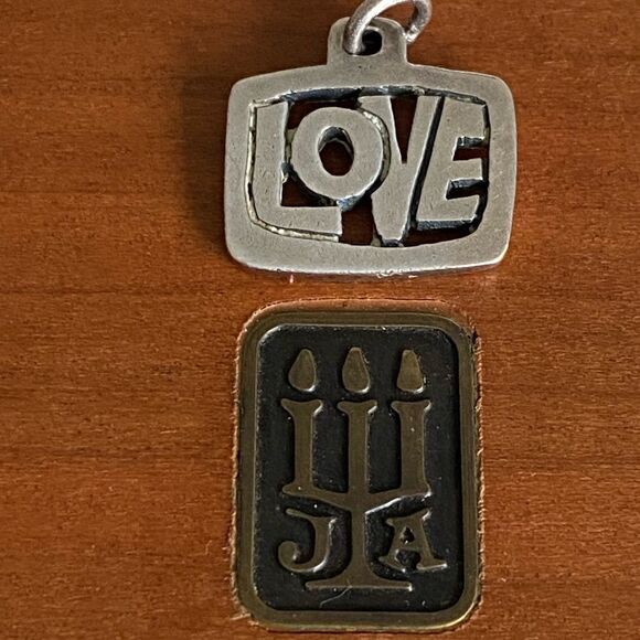 James Avery Retired “Love” Charm - Picture 1 of 2